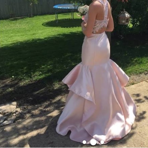 🆕Gorgeous layered pink beaded open back prom gown - Picture 6 of 16